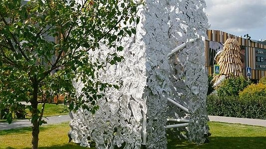 В Екатеринбурге появился арт-объект из 7000 алюминиевых банок