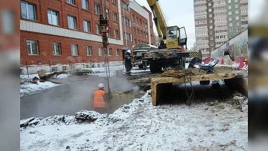 Коммунальная авария на Уралмаше произошла из-за ветхости труб: ведутся ремонтные работы - фото и видео 16 февраля 2015 года