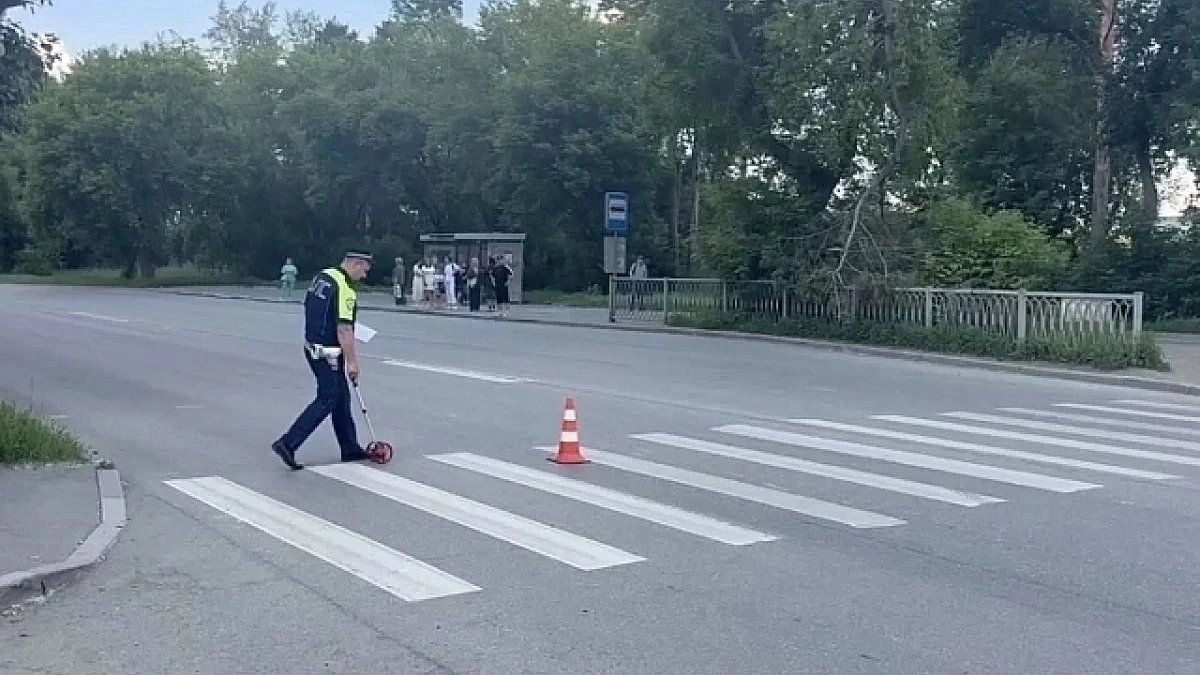 В Екатеринбурге ищут водителя электросамоката, сбившего четырёхлетнего мальчика на «зебре»