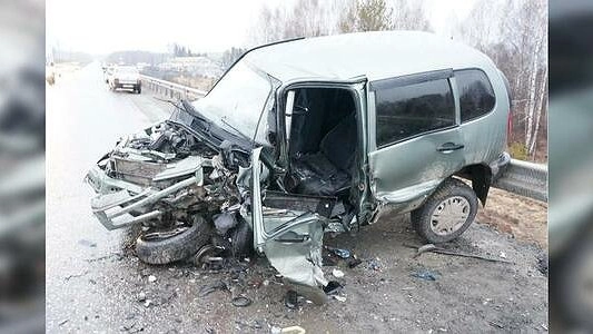 Главная картинка новости: Уснул  на «трассе смерти»: в ДТП между Екатеринбургом и Серовом погибли двое - фото 20 апреля 2015 года