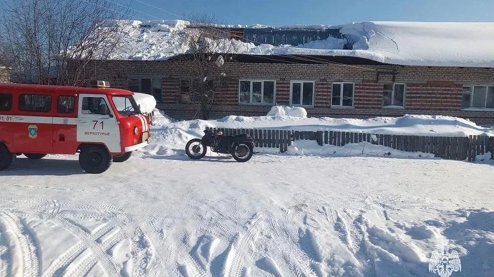 Главная картинка новости: Крыша рухнула под снегом: в Верхотурском районе ЧП в жилом доме
