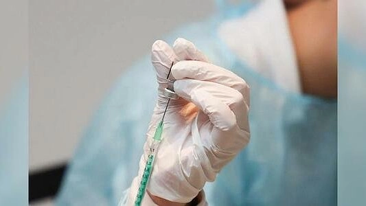 Главная картинка новости: Более тысячи екатеринбуржцев привились от COVID на акции "Вакцинация в каждый двор"