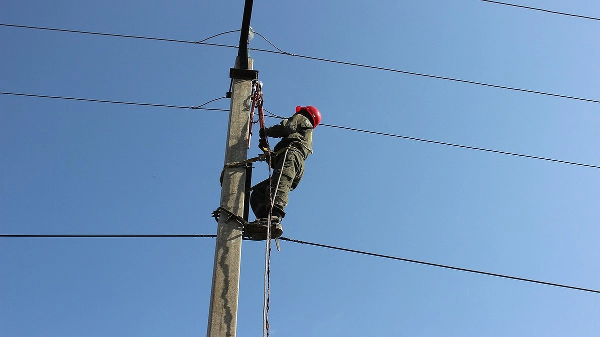 Свердловский электромонтёр погиб на заводе