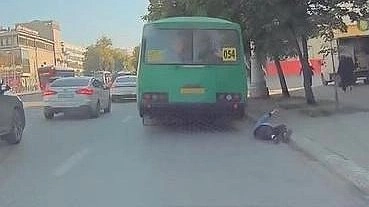 Автобус проехал по руке: стало известно состояние пенсионерки, выпавшей из транспорта в Екатеринбурге