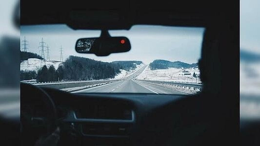 Водитель может замерзнуть уже через два часа: что взять собой в дорогу при морозах