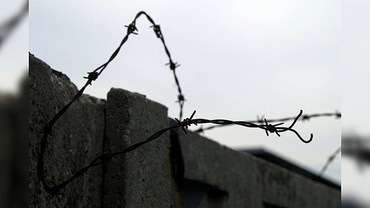 На Урале мужчину, порезавшего жену и соседа из ревности, приговорили к 5 годам