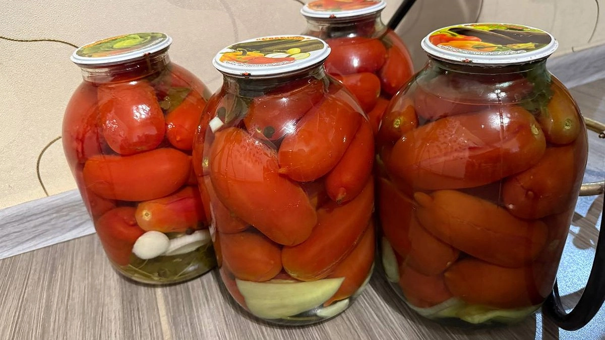 Помидоры в банке "Пальчики оближешь" - это лучший рецепт помидоров на зиму: вся фишка в таком секретном рассоле