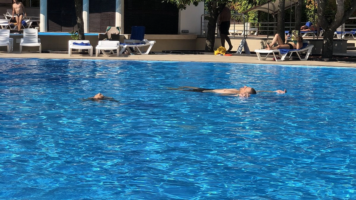 Россияне расслабятся сразу 11 дней подряд в июне: длинные выходные и сокращенная рабочая неделя