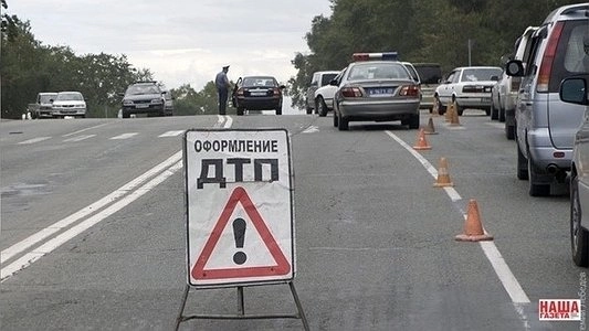 На уральской трассе иномарка сбила грузовик, выехав на встречку: погибли ребенок и трое взрослых - 23 июля 2015