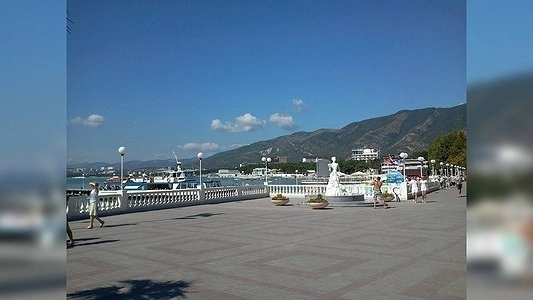 «Все включено» на курортах России: турфирмы призывают россиян отдыхать в Крыму и в Сочи - фото, видео