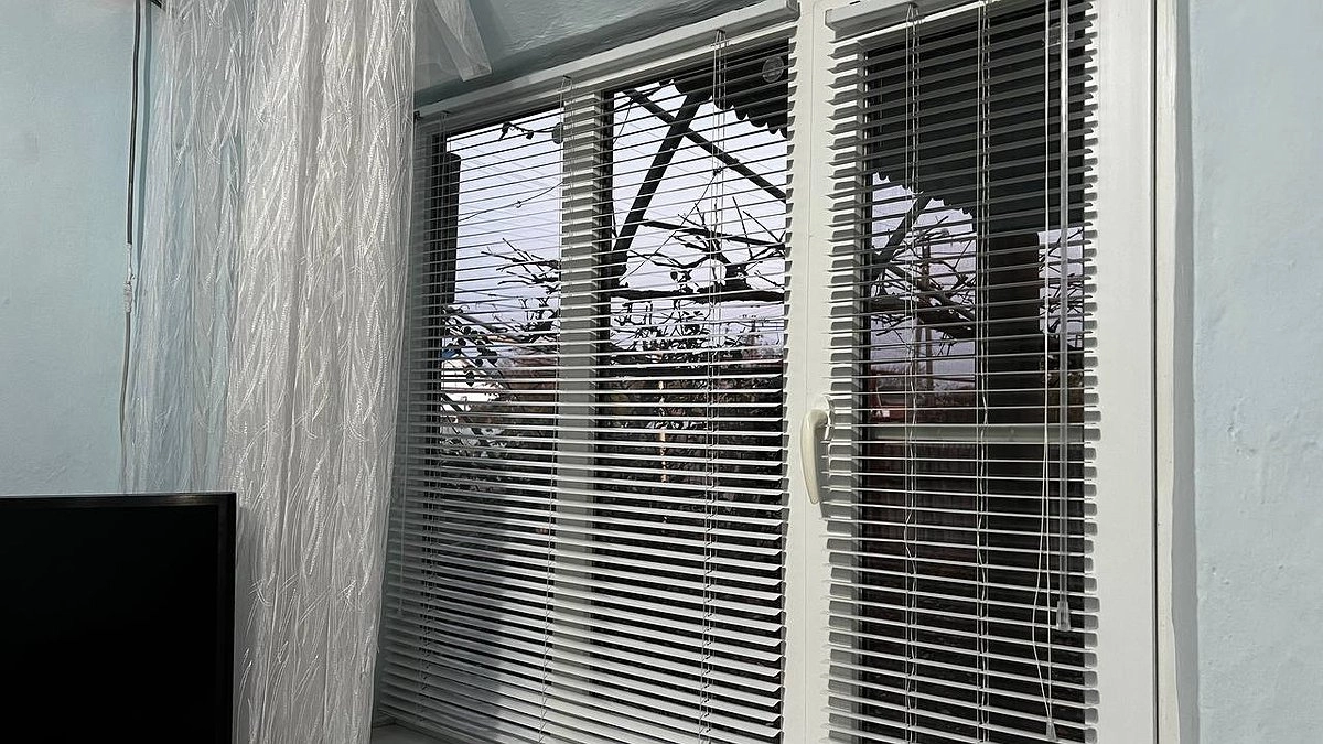 Главная картинка новости: Окна будут сверкать до осени: используйте средство из косметички — стекла будут скрипеть