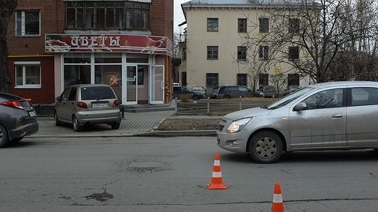 Главная картинка новости: ДТП в Екатеринбурге на улице Военной: сбили ребенка  24 апреля 2015