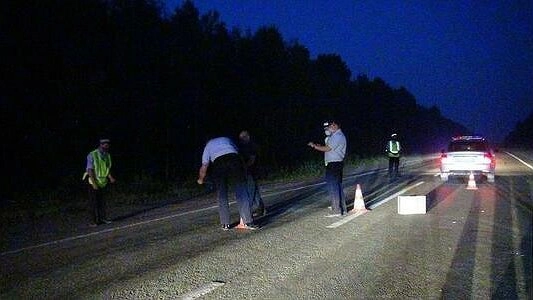 На Урале "Лада" сбила мужчину и его отбросило под "Камаз"