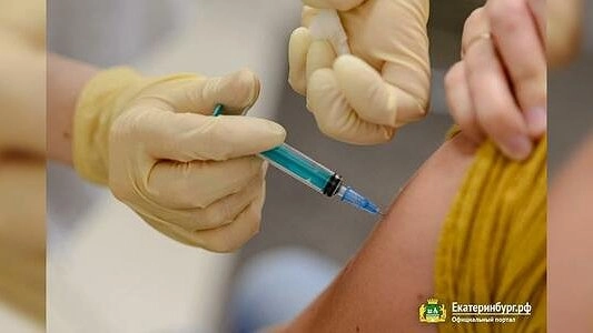 Около 30 добровольцев в Свердловской области поставили прививки от нового коронавируса
