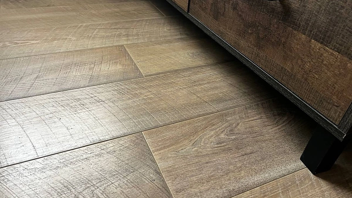 Всего 1 ложка в воду - полы сверкают и носки чистые больше месяца