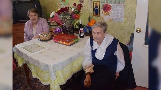 Евдокия Мартынова отметила столетний юбилей, она стала старейшим сотрудником свердловского отделения Почты России