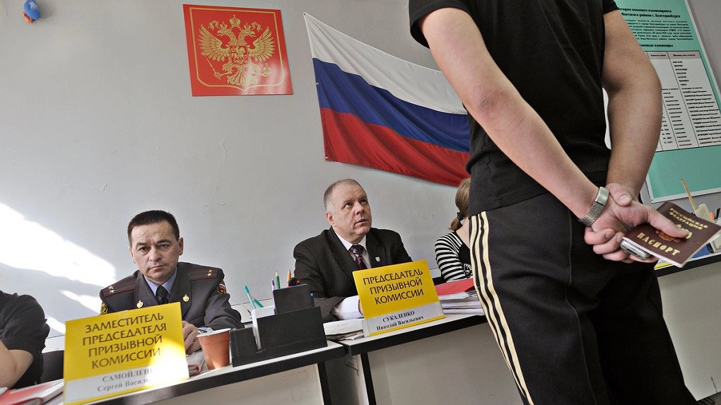 Главная картинка новости: Уклонистов от армии в Екатеринбурге стало в три раза больше. Почему?