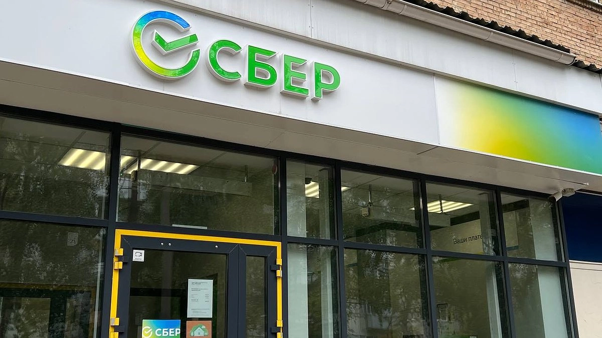 С сегодняшнего дня Сбербанк ввёл изменение для всех владельцев карт «Мир»: что меняется и как не попасть под блокировку