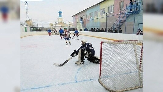 Главная картинка новости: Команда хоккеистов Невьянского района сыграла с командой осужденных из местной колонии