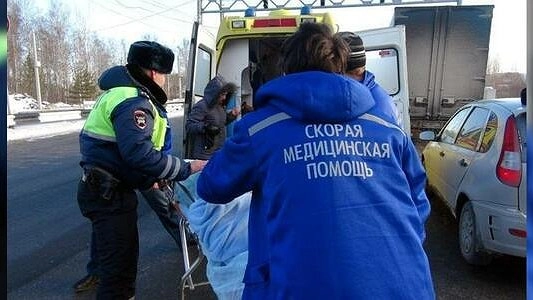 В Екатеринбурге сотрудник ДПС спас водителя, который за рулем впал в кому