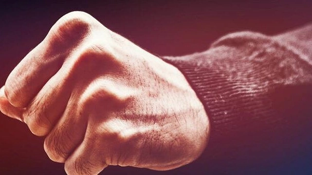 Екатеринбуржцы устроили драку после салюта