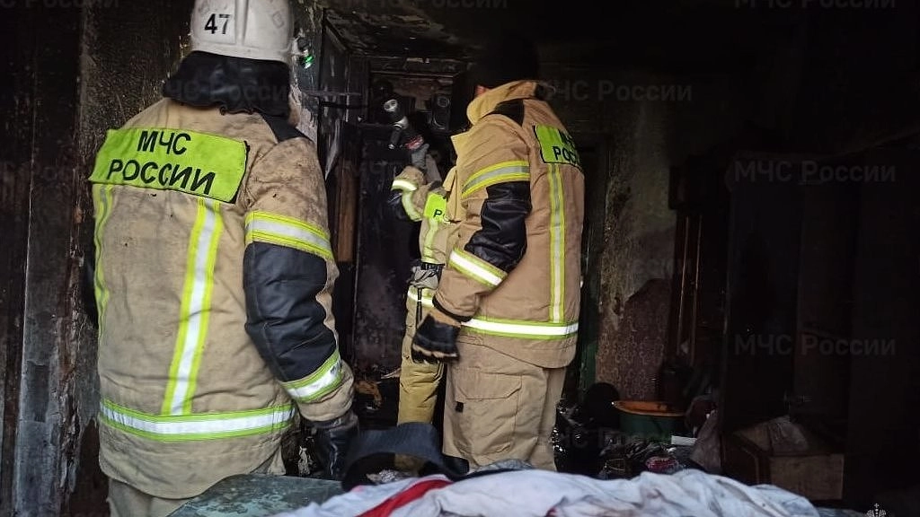 Пожар в Кушве: спасатели нашли тело в горящей квартире