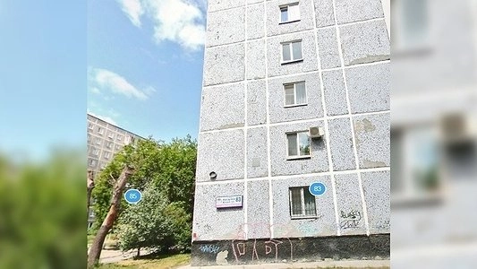 В Екатеринбурге восьмилетний мальчик первоклассник разбился насмерть, выпав из окна многоэтажки на Крауля 8 июня 2016
