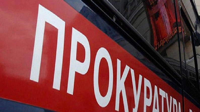 Главная картинка новости: Жестокое избиение подростка попало на видео в Первоуральске: толпа набросилась на школьника