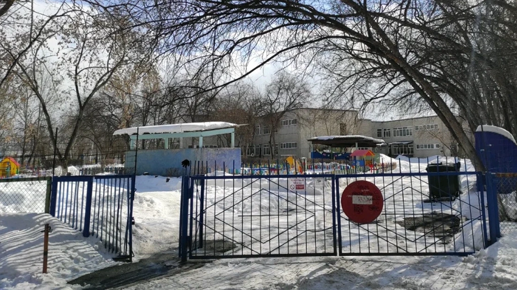 Главная картинка новости: ОРВИ или вспышка сальмонеллеза? В Екатеринбурге закрыли детский сад