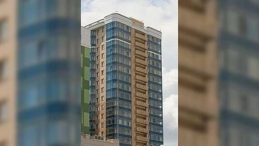 В Екатеринбурге мужчина выпал из окна многоэтажки