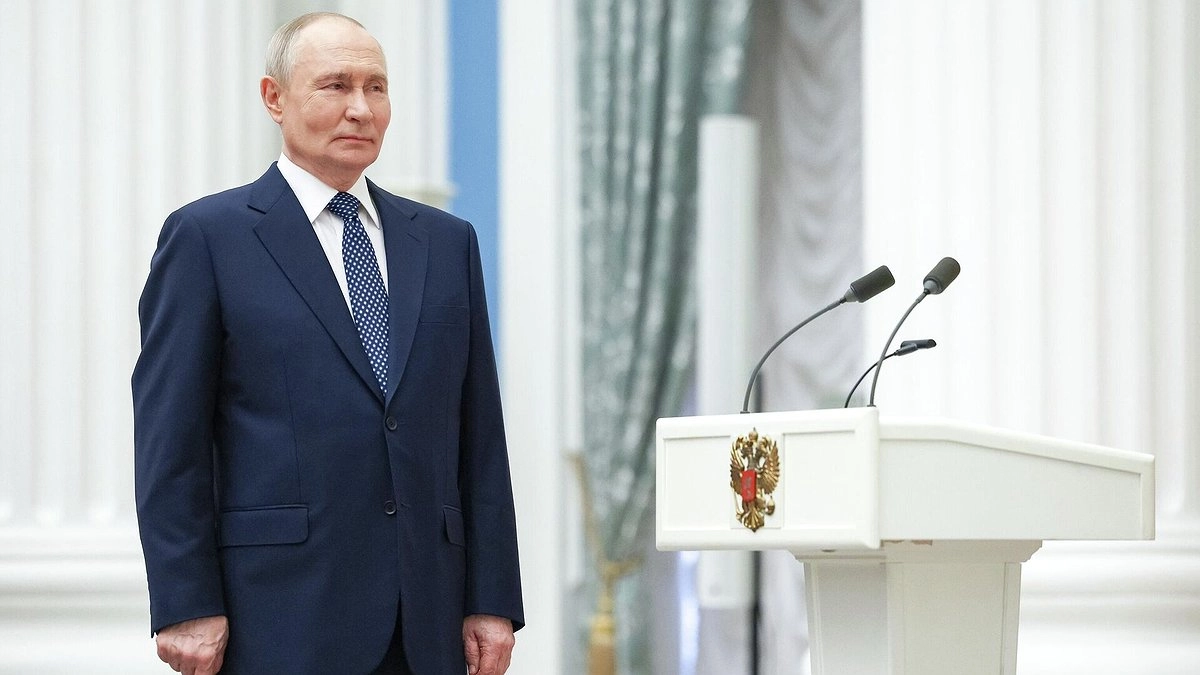 «За заслуги перед Отечеством»: Путин подписал указ о награждении свердловчан — полный список