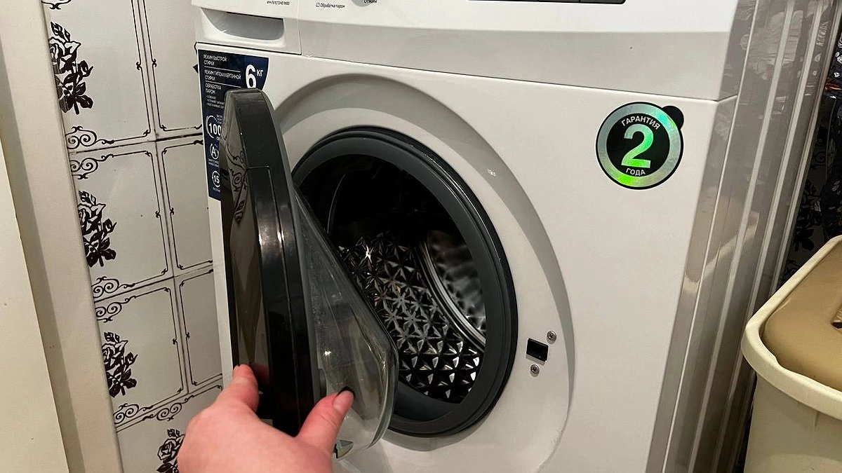 Делаем так после начала стирки, а не до: эксперт по ремонту стиралок научил, как правильно засыпать порошок