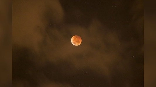 «Кровавая» Луна покажется в небе с 3 на 4 апреля: как и где посмотреть лунное затмение в Екатеринбурге - 2015 год