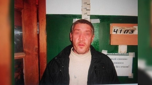 В Екатеринбурге трое мужчин с топором ограбили курьера