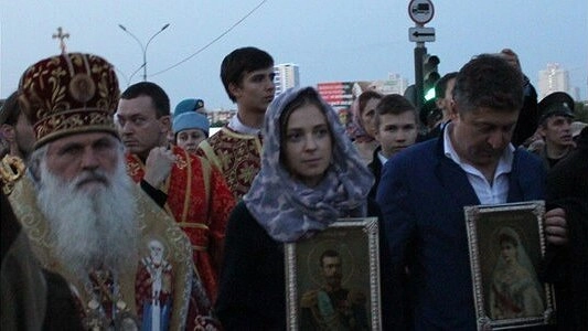 Поклонская и «Боже, царя храни!»: в Екатеринбурге прошел крестный ход от Храма-на-Крови
