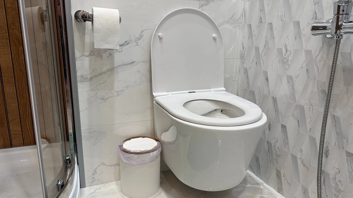 1 шт. в слив — и унитаз как с магазина: ни ржавчины, ни известкового налета — ослепительная чистота