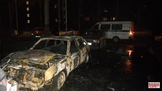 В Екатеринбурге в автосервисе на Эльмаше сгорел автомобиль - 4 мая 2015 года