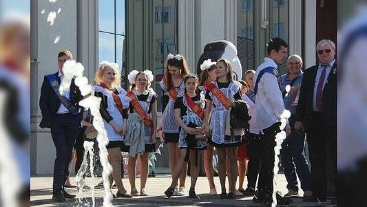 Главная картинка новости: Выпускные в Екатеринбурге могут провести в традиционной форме после сдачи ЕГЭ