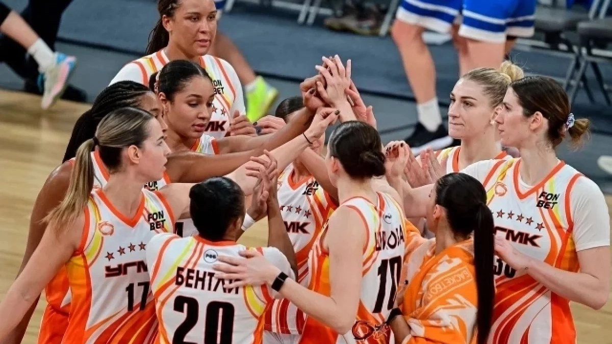 Главная картинка новости: Екатеринбургский УГМК продолжил победную серию, разгромив новосибирское «Динамо»