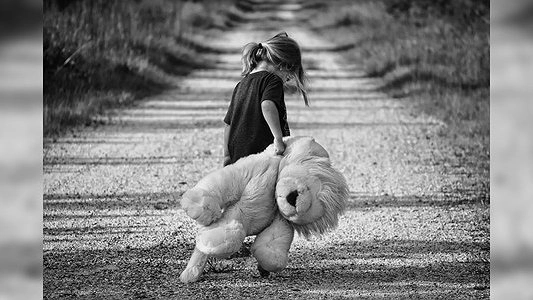 Жительница Новоуральска, бившая 3-летнюю дочь о стену, отделалась штрафом