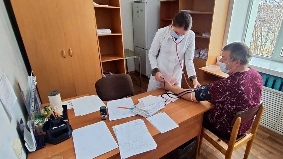 Врачи из Екатеринбурга приехали сами: более тысячи жителей Алапаевска получили помощь на месте