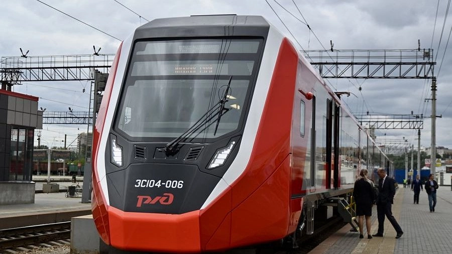 Главная картинка новости: Чтобы получить льготный проезд на электричке или междугороднем автобусе в Свердловской области, теперь нужна только карта «Уралочка»