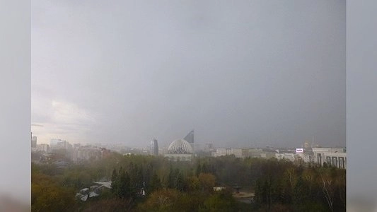 Свердловчанам пообещали ураганный ветер и заморозки