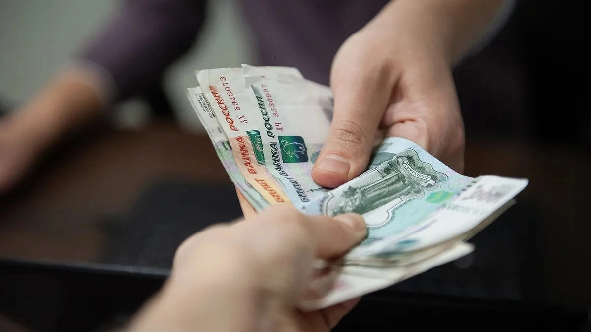 Декабрьские выплаты семьям с детьми в Свердловской области: полный график поступления пособий