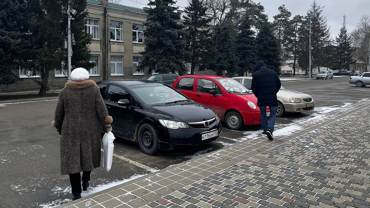 Главная картинка новости: Эти шапки превращают всех женщин в тёток, и также модные шапки на осень и зиму