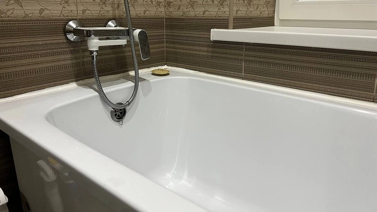 Главная картинка новости: Эта смесь блестяще отмывает желтизну в ванне - главное, всё под рукой