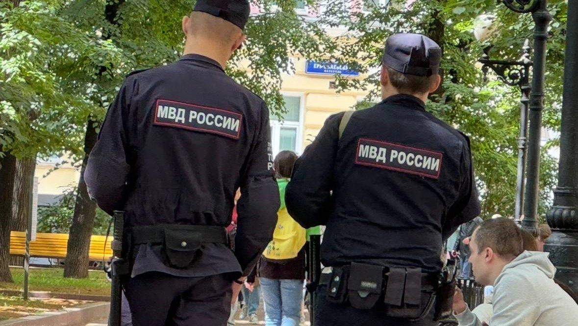 Грузчик жестоко избил клиентку за просьбу занести груз в Екатеринбурге