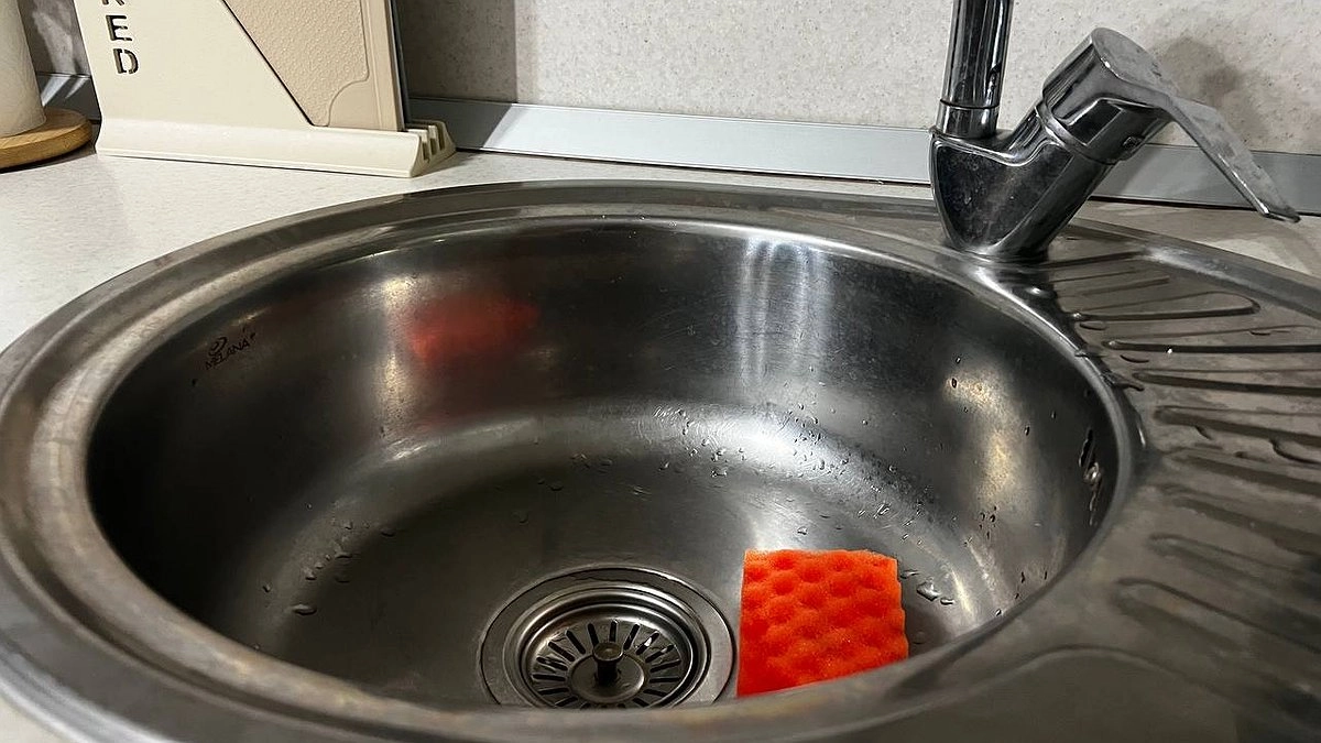 Главная картинка новости: Грязь вылетит из труб: 4 способа добиться идеальной чистоты слива