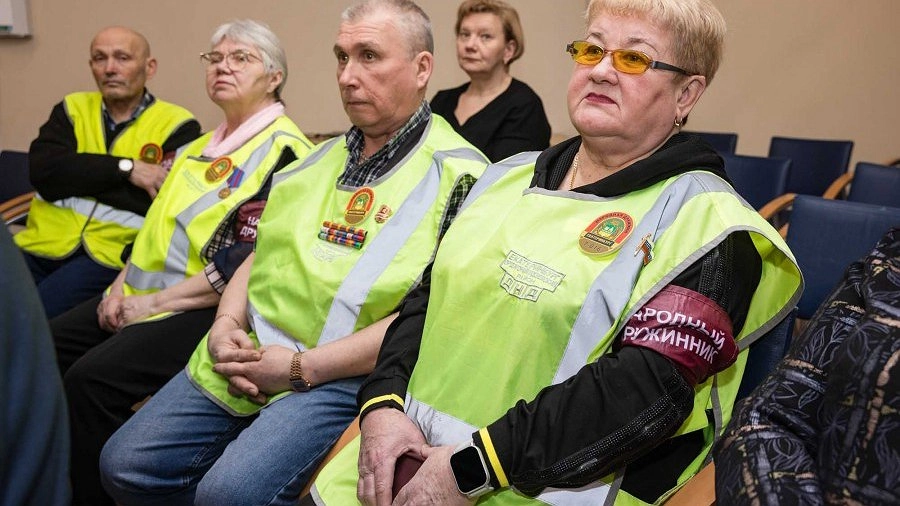 Главная картинка новости: 10 тысяч выходов на улицы: кто и как охраняет покой екатеринбуржцев бесплатно