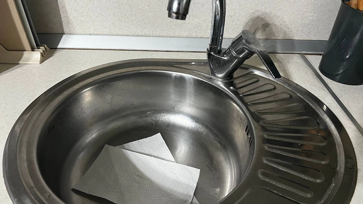 Главная картинка новости: Покидая дом надолго, всегда кладу лист бумаги в раковину, и не спускаю воду в унитазе - рассказываю, для чего это нужно